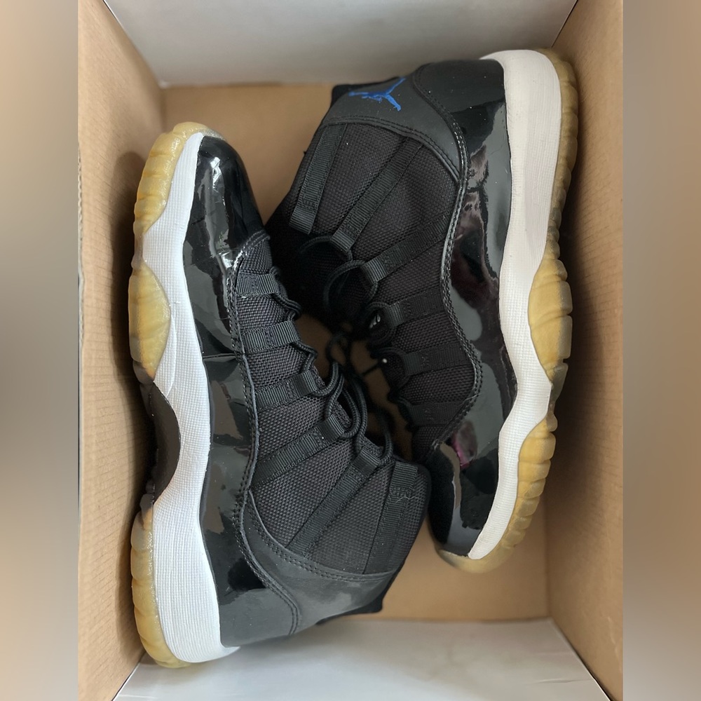 Space Jam Jordan 11 (2009)